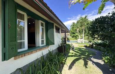 Imagem: A casa em condomínio à venda possui 4 Dormitórios, 5 Banheiros