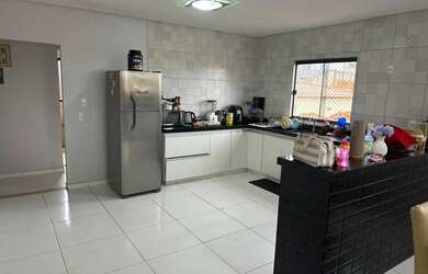 Imagem: A casa em condomínio possui 4 Dormitórios, 2 Banheiros, 5