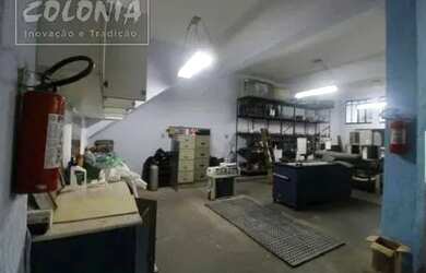 Imagem: O depósito possui 1 Vaga na garagem, 300m² de Área e está