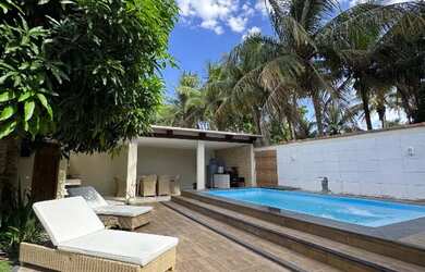 Imagem: A casa possui 3 Dormitórios, 2 Banheiros, 3 Vagas na garagem