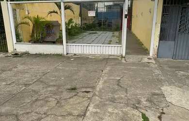 Imagem: O depósito possui 5 Vagas na garagem, 365m² de Área e está