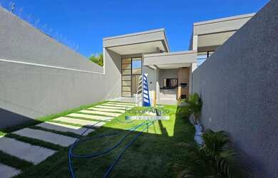 Imagem: A casa possui 3 Dormitórios, 4 Banheiros, 2 Vagas na garagem