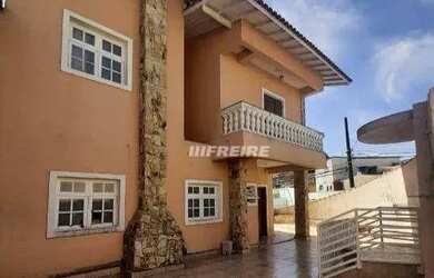 Imagem: A casa possui 3 Dormitórios, 2 Banheiros, 5 Vagas na garagem