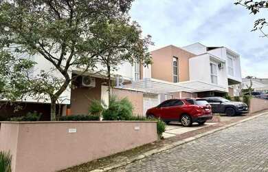 Imagem: A casa em condomínio possui 3 Dormitórios, 3 Banheiros, 2