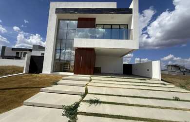 Imagem: A casa possui 4 Dormitórios, 5 Banheiros, 4 Vagas na garagem