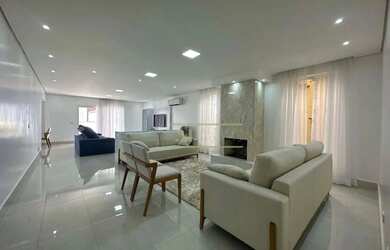 Imagem: A casa em condomínio possui 4 Dormitórios, 5 Banheiros, 4