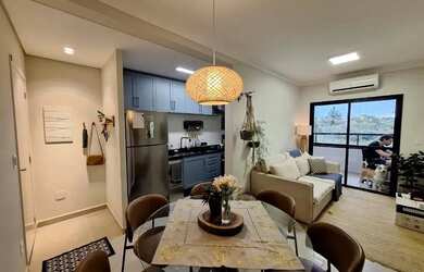 Imagem: O apartamento possui 2 Dormitórios, 1 Banheiro, 1 Vaga na garagem