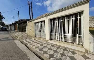 Imagem: A casa possui 2 Dormitórios, 2 Banheiros, 2 Vagas na garagem