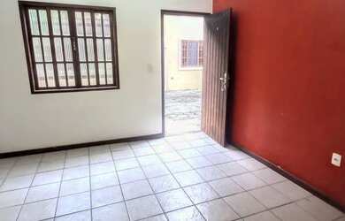 Imagem: A casa possui 2 Dormitórios, 2 Banheiros, 1 Vaga na garagem