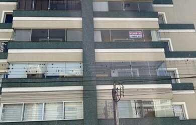 Imagem: O apartamento possui 3 Dormitórios, 1 Banheiro, 2 Vagas na
