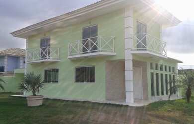 Imagem: A casa possui 4 Dormitórios, 5 Banheiros, 3 Vagas na garagem