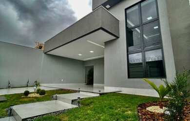 Imagem: A casa possui 3 Dormitórios, 4 Banheiros, 3 Vagas na garagem