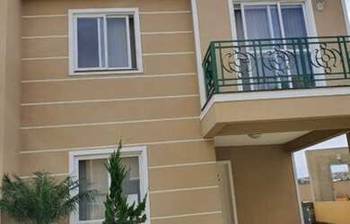 Imagem: A casa possui 3 Dormitórios, 1 Banheiro, 2 Vagas na garagem