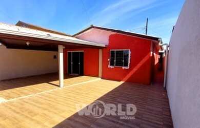 Imagem: A casa possui 2 Dormitórios, 2 Banheiros, 2 Vagas na garagem