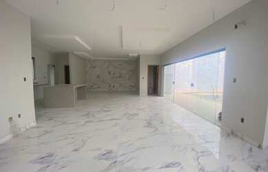 Imagem: A casa possui 3 Dormitórios, 2 Banheiros, 1 Vaga na garagem