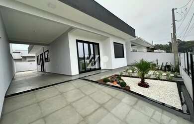 Imagem: A casa possui 3 Dormitórios, 2 Banheiros, 1 Vaga na garagem