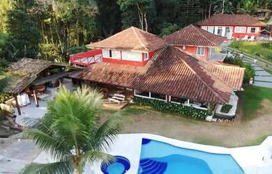 Imagem: A casa em condomínio possui 5 Dormitórios, 5 Banheiros, 5