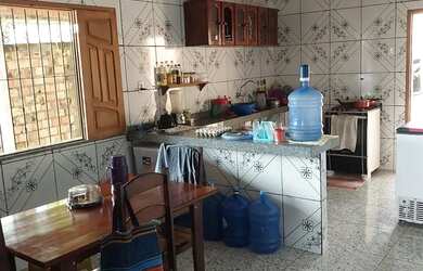 Imagem: A casa possui 2 Dormitórios, 2 Banheiros, 3 Vagas na garagem