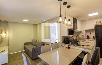 Imagem: O apartamento possui 2 Dormitórios, 1 Banheiro, 1 Vaga na garagem