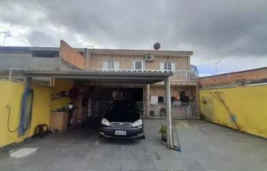 Imagem: A casa possui 3 Dormitórios, 2 Banheiros, 5 Vagas na garagem