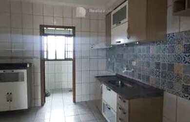 Imagem: O apartamento possui 3 Dormitórios, 1 Banheiro, 2 Vagas na