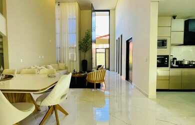 Imagem: A casa em condomínio possui 4 Dormitórios, 5 Banheiros, 2