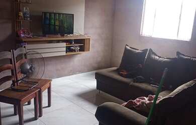 Imagem: A casa possui 2 Dormitórios, 1 Banheiro e está localizado