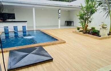 Imagem: A casa possui 3 Dormitórios, 2 Banheiros, 2 Vagas na garagem