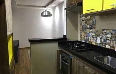 Imagem: O apartamento possui 2 Dormitórios, 1 Banheiro, 1 Vaga na garagem