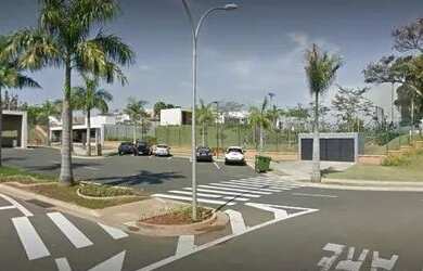 Imagem: A casa em condomínio possui 4 Dormitórios, 5 Banheiros, 3