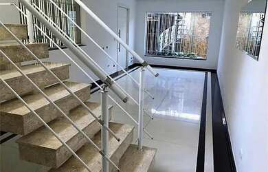 Imagem: A casa possui 3 Dormitórios, 3 Banheiros, 5 Vagas na garagem