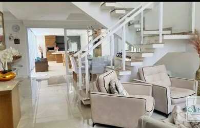 Imagem: A casa em condomínio possui 4 Dormitórios, 3 Banheiros, 4