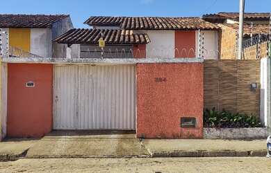 Imagem: A casa possui 2 Dormitórios, 2 Banheiros, 1 Vaga na garagem