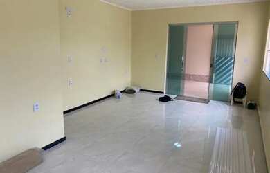 Imagem: A casa possui 3 Dormitórios, 3 Banheiros, 4 Vagas na garagem