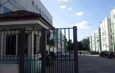 Imagem: O apartamento possui 3 Dormitórios, 1 Banheiro, 1 Vaga na garagem