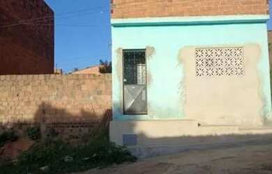 Imagem: A casa possui 3 Dormitórios, 1 Banheiro, Imóvel novo e está