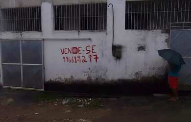 Imagem: A casa possui 3 Dormitórios, 1 Banheiro, 1 Vaga na garagem