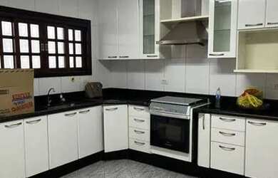 Imagem: A casa possui 2 Dormitórios, 3 Banheiros, 2 Vagas na garagem