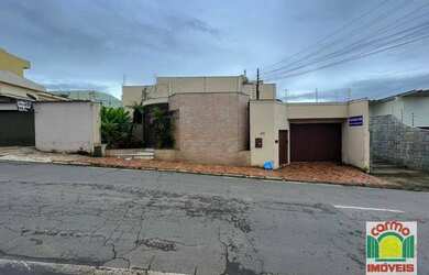 Imagem: A casa possui 3 Dormitórios, 5 Banheiros, 5 Vagas na garagem