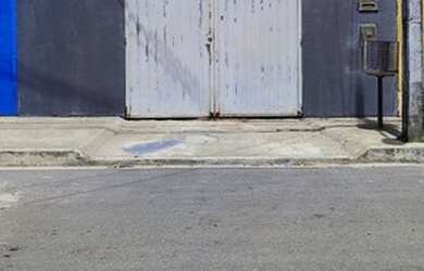 Imagem: A casa possui 2 Dormitórios, 2 Banheiros, 2 Vagas na garagem