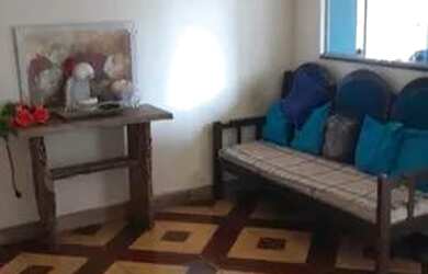 Imagem: A casa possui 2 Dormitórios, 1 Banheiro, 2 Vagas na garagem