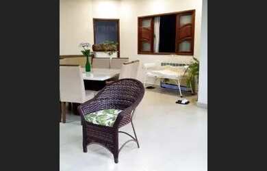 Imagem: A casa possui 5 Dormitórios, 4 Banheiros, 2 Vagas na garagem