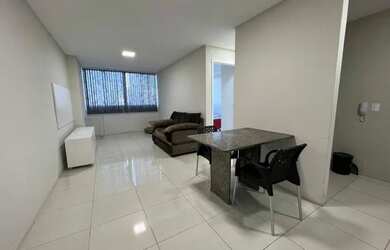 Imagem: O apartamento possui 1 Dormitório, 1 Banheiro, 1 Vaga na garagem