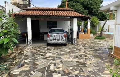 Imagem: A casa possui 2 Dormitórios, 1 Banheiro, 4 Vagas na garagem