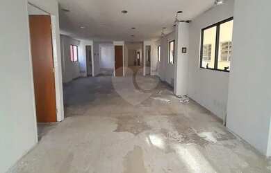 Imagem: O depósito possui 5 Vagas na garagem, 280m² de Área e está