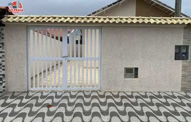 Imagem: A casa possui 3 Dormitórios, 2 Banheiros, 2 Vagas na garagem