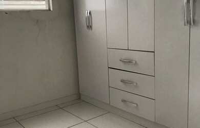 Imagem: O apartamento possui 1 Dormitório, 1 Banheiro, 1 Vaga na garagem