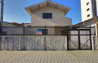 Imagem: A casa possui 3 Dormitórios, 4 Banheiros, 4 Vagas na garagem