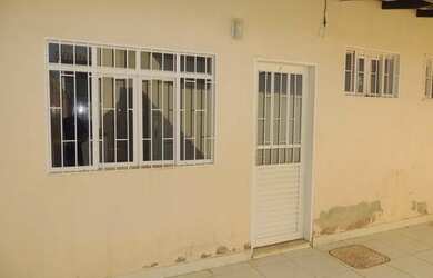 Imagem: A casa possui 1 Dormitório, 1 Banheiro, 42m² de Área e está