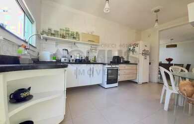 Imagem: A casa em condomínio possui 3 Dormitórios, 2 Banheiros, 2